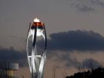 La llama ol&iacute;mpica ilumina el pebetero de los Juegos de Invierno de PyeongChang 2018.
