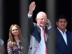 El presidente de Per&uacute;, Pedro Pablo Kuczynski, abandona el Palacio de Gobierno en Lima, tras renunciar al cargo y despedirse de funcionarios y trabajadores.