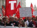 Manifestaci&oacute;n en Madrid, convocada por UGT y CC OO, en defensa de unas pensiones dignas.
