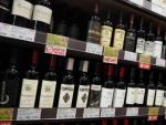 Estantes de vinos y bebidas alcoh&oacute;licas en una tienda, en una imagen de archivo.
