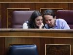 El l&iacute;der de Podemos, Pablo Iglesias, y la portavoz en el Congreso de la formaci&oacute;n, Irene Montero.