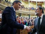 Mariano Rajoy felicita al reci&eacute;n investido presidente, el socialista Pedro S&aacute;nchez.