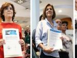 Tres de los candidatos a presidir el PP, S&aacute;enz de Santamar&iacute;a, Cospedal y Casado, entregan sus avales.