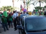 Los manifestantes recibiendo al ministro Crist&oacute;bal Montoro y a Alicia S&aacute;nchez-Camacho, del PPC, en Vilanova i la Geltr&uacute; (Barcelona) el 21 de mayo de 2014.