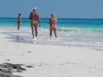 Si eres de los que prefiere estar tomando el sol sin llevar nada encima, las playas nudistas son el lugar id&oacute;neo.