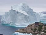 Un iceberg, junto a la aldea de Innaarsuit, en el municipio de Avannaata, Groenlandia.