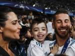 Pilar Rubio y Sergio Ramoscon sus hijos Sergio Jr. y Marco celebrando la victoria de Real Madrid en la Champions.