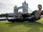 &iquest;Qu&eacute; hace una estatua de 8 metros de Jeff Goldblum en pleno centro de Londres?