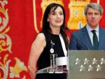 La cantante Luz Casal recoge la Medalla Internacional de las Artes de Madrid de manos del presidente de la Comunidad, &Aacute;ngel Garrido.