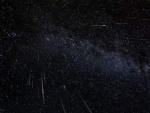La lluvia de meteoritos conocida como Perseidas (o L&aacute;grimas de San Lorenzo), en una imagen compuesta a partir de fotograf&iacute;as de larga exposici&oacute;n tomadas a lo largo de seis horas, en 2004.