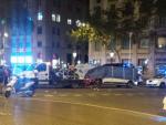 Retiran la furgoneta del atentado de Barcelona.
