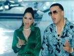 Natti Natasha y Daddy Yankee en el videoclip de Buena Vida.