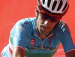 El ciclista italiano del equipo Astana, Vicenzo Nibali, a su llegada a la meta de la segunda etapa de la Vuelta Ciclista a Espa&ntilde;a.