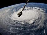 El ojo del hurac&aacute;n Florence mientras avanza por el Atl&aacute;ntico hacia las costas estadounidenses, en una fotograf&iacute;a tomada por el astonauta Ricky Arnold desde la Estaci&oacute;n Espacial.