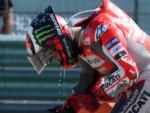 El piloto espa&ntilde;ol Jorge Lorenzo tras su ca&iacute;da en el Gran Premio de Arag&oacute;n de MotoGP disputado en el circuito Motorland de Alca&ntilde;iz.