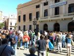 Minuto de silencio en la plaza Sant Roc de Sabadell por el menor muerto