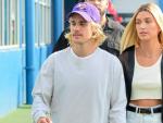 Justin Bieber y Hailey Baldwin caminando en Nueva York.