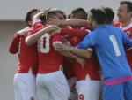 La selecci&oacute;n de Gibraltar celebra su victoria en el amistoso ante Letonia, en marzo de 2018.