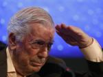 El premio nobel de literatura hispano-peruano Mario Vargas Llosa, durante la presentaci&oacute;n de su nuevo libro, &quot;La llamada de la tribu&quot;, en la Casa de Am&eacute;rica de Madrid.