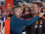 Jordi Alba y Luis Enrique se saludan a la llegada del jugador a la concentraci&oacute;n de Espa&ntilde;a.