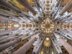 Interior de la bas&iacute;lica de la Sagrada Fam&iacute;lia de Barcelona.