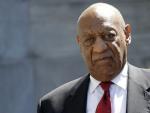 El int&eacute;rprete Bill Cosby a su salida del juzgado tras ser declarado culpable de abuso sexual.