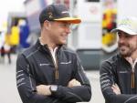 Fernando Alonso y Stoffel Vandoorne, compa&ntilde;eros en McLaren durante las temporadas 2017 y 2018.