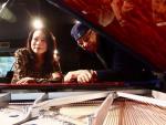 Los pianistas Mine Kawakami y Chucho Vald&eacute;s.