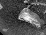 Roca brillante hallada por el veh&iacute;culo Curiosity en Marte.