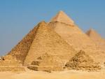 Las pir&aacute;mides Keops, Kefr&eacute;n y Micerinos, situadas en la meseta de Giza.