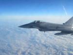 Un Eurofighter espa&ntilde;ol sobrevolando el mar B&aacute;ltico en misi&oacute;n de la OTAN.