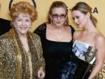 Carrie Fisher (en el medio), Debbie Reynolds (izda.) y Billie Lourd (dcha.), en una imagen de archivo.