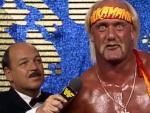 'Mean' Gene Okerlund junto a Hulk Hogan