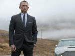 Daniel Craig interpretando a James Bond.