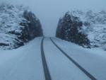 Una carretera cubierta por la nieve en la Sierra de Tramuntana.