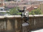 Montaje de c&oacute;mo quedar&aacute; la escultura del diablillo en Segovia 10-1-2019