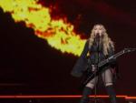 Madonna interpretando 'Burning Up' durante el 'Rebel Heart Tour'