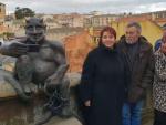Imagen del acto inaugural de la estatua del 'diablillo' de Segovia.
