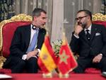 El rey Felipe y el monarca marroqu&iacute; Mohamed VI durante la firma de acuerdos, en el Palacio de Hu&eacute;spedes Agdal, en Rabat (Marruecos).