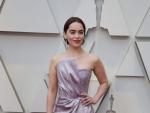 Emilia Clarke, en la alfombra roja de los Oscar.