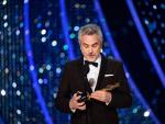 Alfonso Cuar&oacute;n, con el Oscar a mejor pel&iacute;cula extranjera 2019, por 'Roma'.
