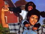 Michael Jackson junto a su chimpanc&eacute; Bubbles.