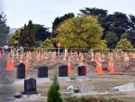 Imagen de las tumbas para las 50 v&iacute;ctimas de la masacre en Christchurch, Nueva Zelanda.