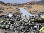 Restos del fuselaje del avi&oacute;n Boeing 737 MAX 8 de Ethiopian Airlines que se estrell&oacute; en Bishoftu, Etiop&iacute;a, poco despu&eacute;s de despegar.