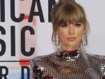 La cantante Taylor Swift llega para los Premios American Music 2018.