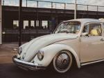 Imagen de un Volkswagen Escarabajo, perfecto para empezar con la afici&oacute;n a los coches cl&aacute;sicos.