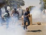 <p>Imagen de archivo de la respuesta violenta de la policía contra las protestas en la capital de Sudán, Jartum.</p>