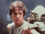 Mark Hamill, en el papel de Luke Skywalker y junto a Yoda en 'El Imperio Contraataca'.