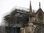 Vista de parte de la estructura la catedral de Notre Dame afectada por el fuego, en Par&iacute;s (Francia).
