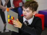 Lego Braille Brikcs, un nuevo proyecto que se lanzar&aacute; en 2020 para ayudar a ni&ntilde;os invidentes a aprender braille.